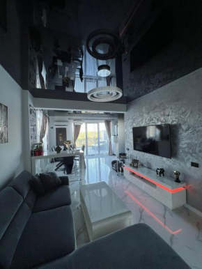 Mamaia luxurious Penthouse with private parking and terrace